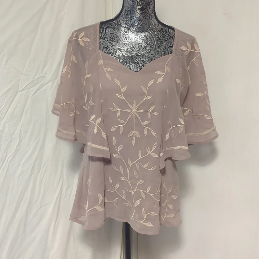 ✨5/$25✨ NWT BKE Boutique embroidered chiffon blouse - Picture 3 of 10